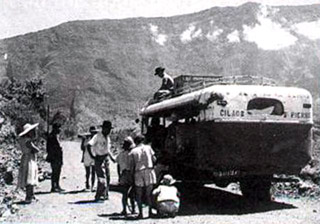 Car courant d'air sur la route de Cilaos.
