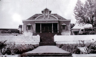 Hôtel de ville du Tampon en 1957.
