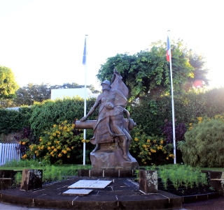 Monument aux morts Les Avirons île de La Réunion.
