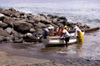 Canot et pêcheurs Anse des cascades Sainte-Rose