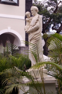 Statue Pensionnat de l'Immaculée Conception à Saint-Denis de La Réunion