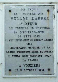 Plaque commémorative sur la maison natale de Roland Garros
