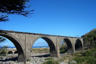 Pont de chemin de fer des Colimaçons Saint-Leu La Réunion.