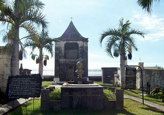 Tombe de Leconte de Lisle au cimetière Marin de Saint-Paul île de La Réunion