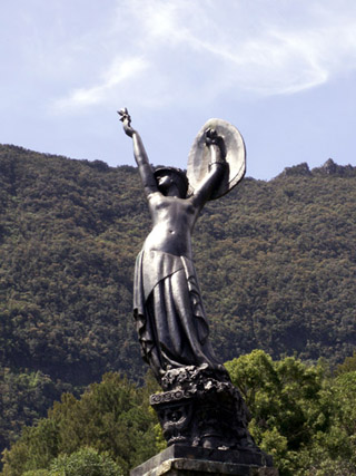 Hell-Bourg. Monument de la Victoire l'âme de La France.
