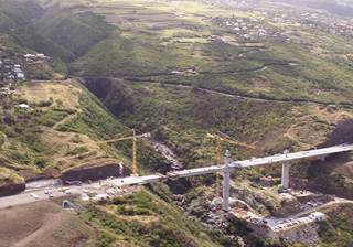 Viaduc de La Ravine des Trois-Bassins vue aérienne du 28 septembre 2007