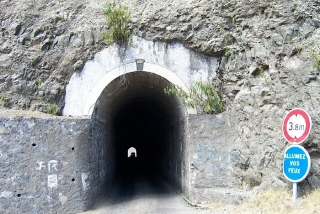 Tunnel de Peter Both Route de Cilaos La Réunion.